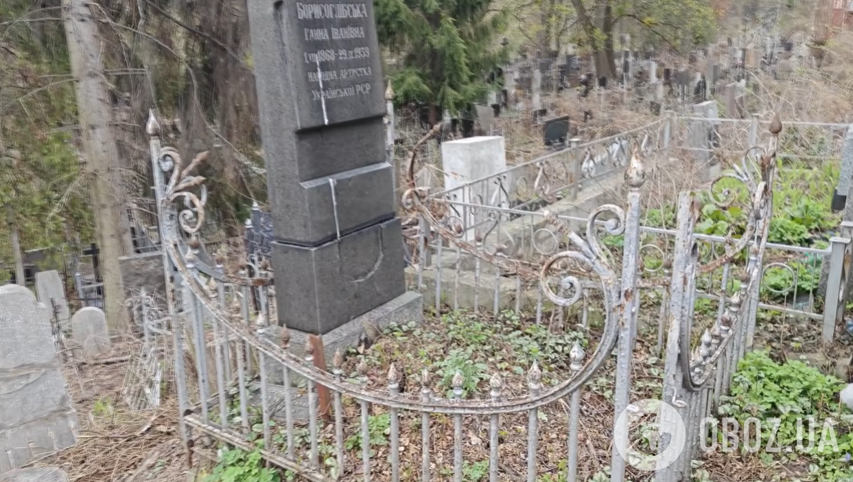 У мережі показали плачевний стан могил народних артистів і видатних українців: поросли мохом і майже канули в небуття. Фото