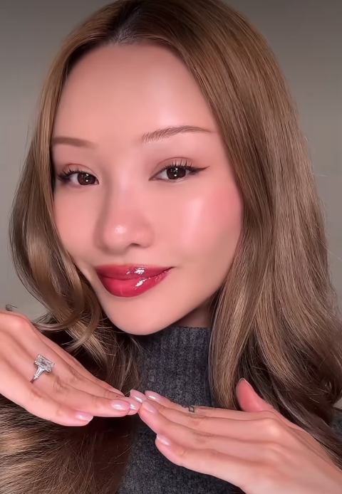 Додають обʼєму і молодості: як зробити модні ягідні губи