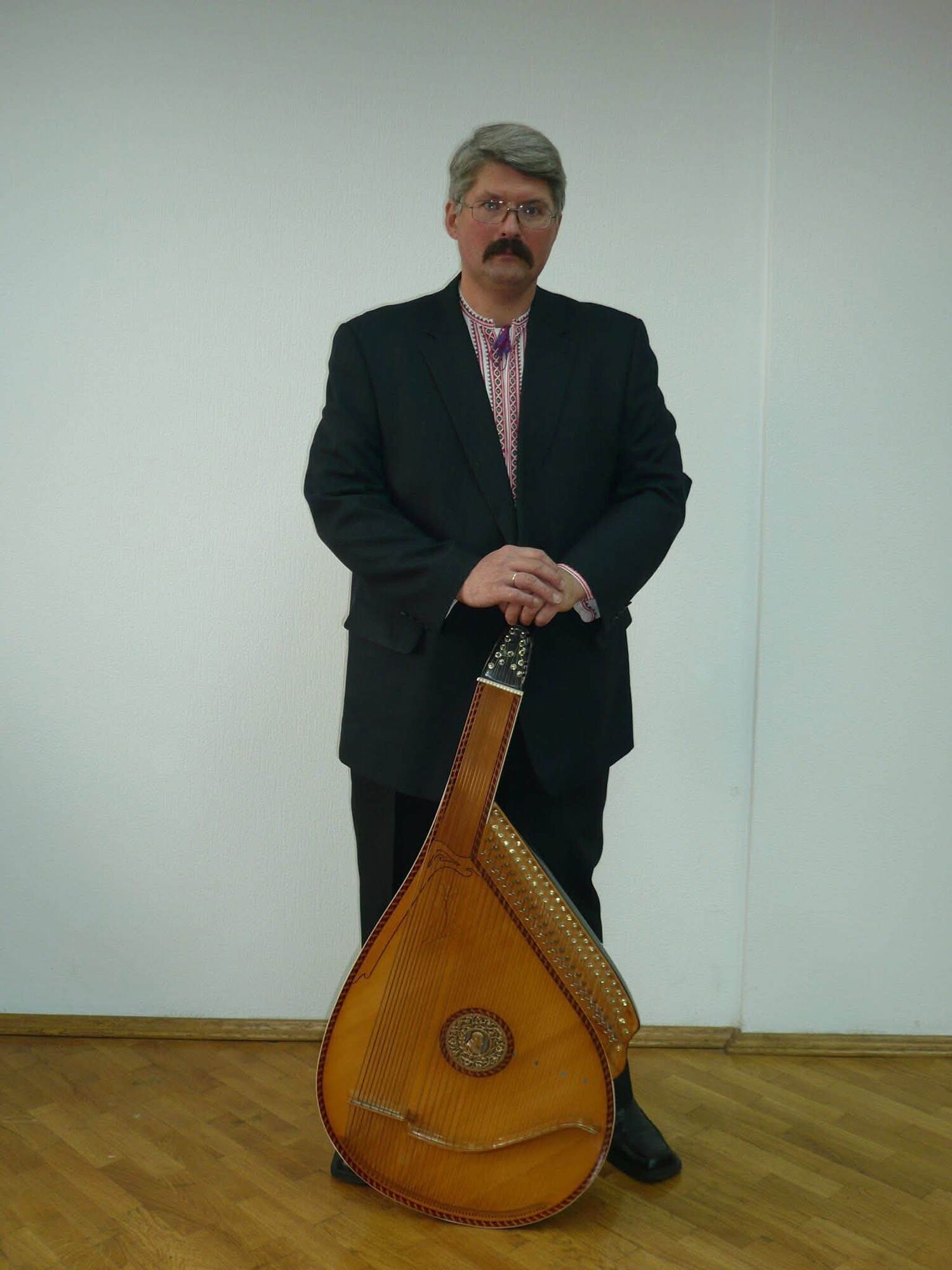 Син культового письменника і батько розвідниці: помер відомий кобзар-бандурист Ярослав Чорногуз