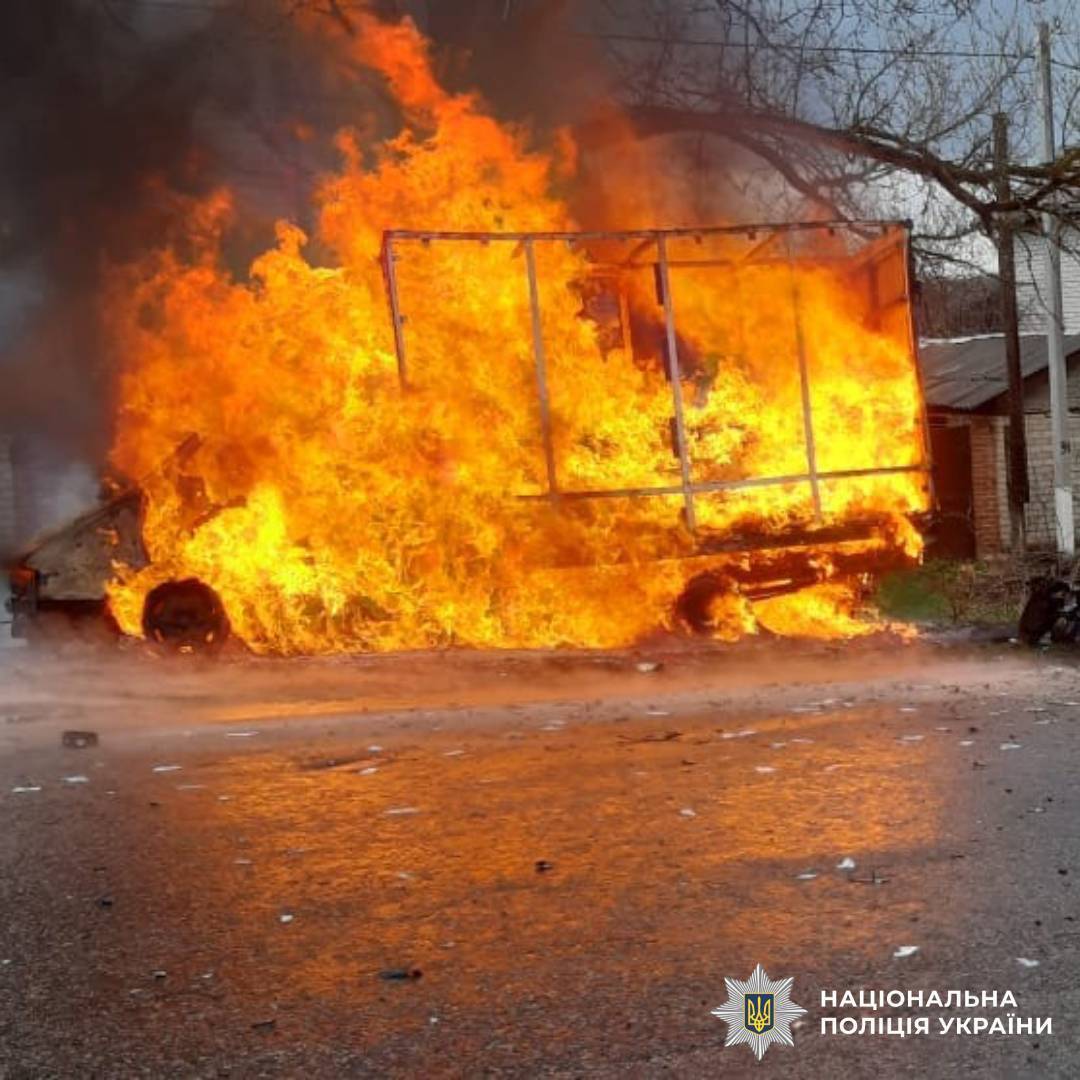 Окупанти вдарили по автівці у Руській Лозовій: пряме влучання в кабіну, загинув чоловік. Фото