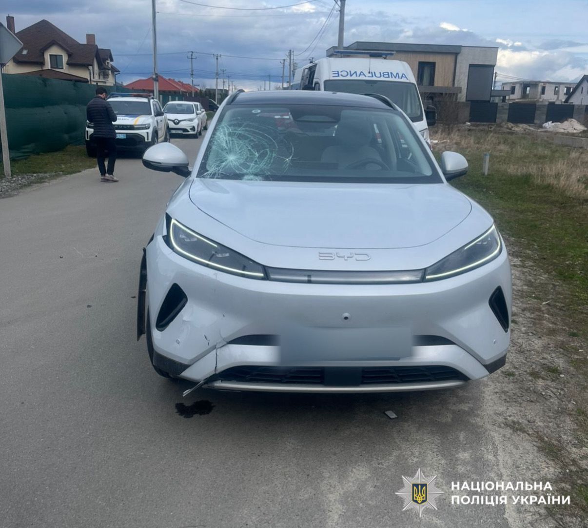 Під Києвом зіткнулися електросамокат і легковик: постраждали двоє 12-річних хлопців. Подробиці та фото