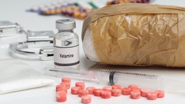 Женщину, которая продала смертельную дозу кетамина актеру Мэтью Перри, бросили за решетку: сколько лет она получила