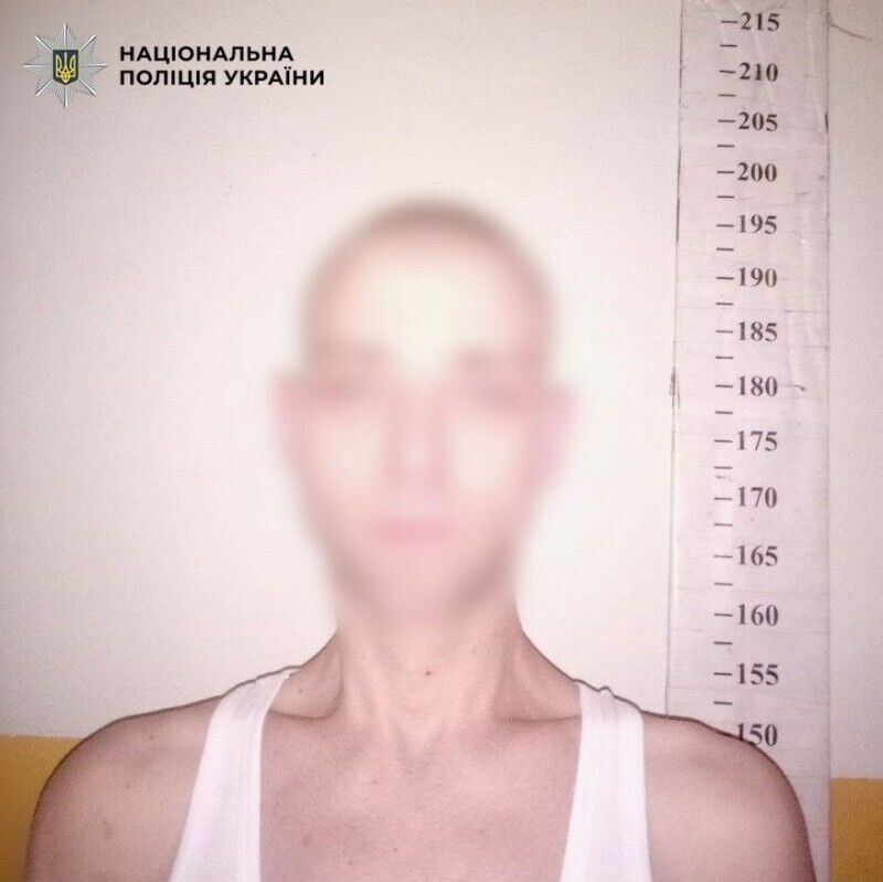 У Києві рецидивіст напав на продавчиню та пограбував магазин: злочин зафіксувала камера. Відео