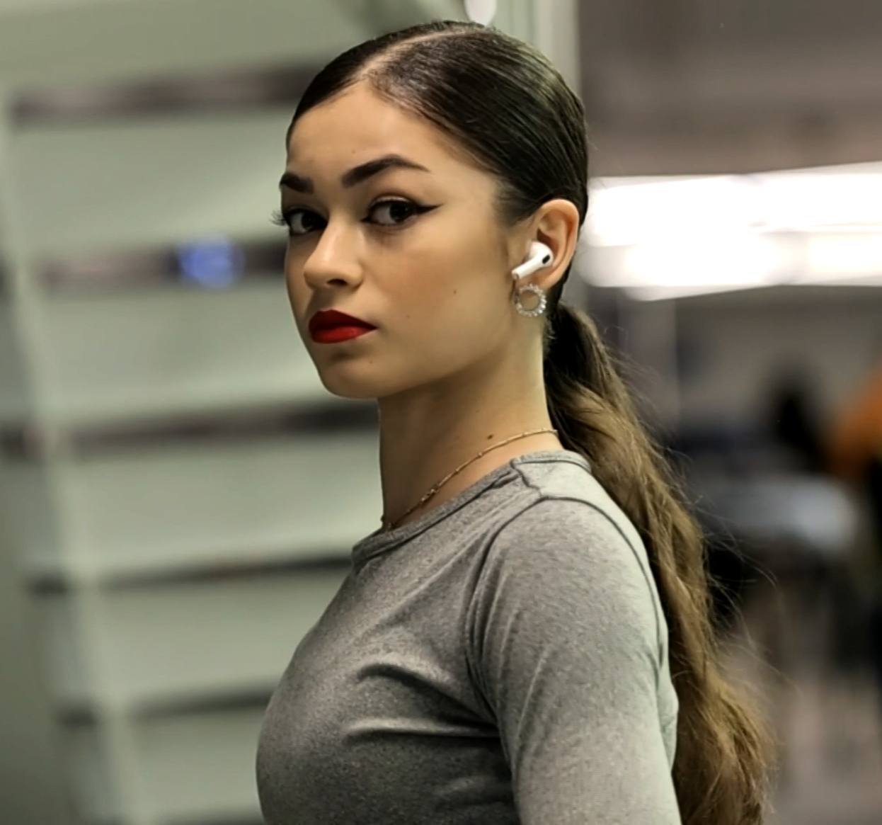 Знаменитой российской фигуристке в аэропорту Италии наглядно показали, "куда можно засунуть" ее паспорт России