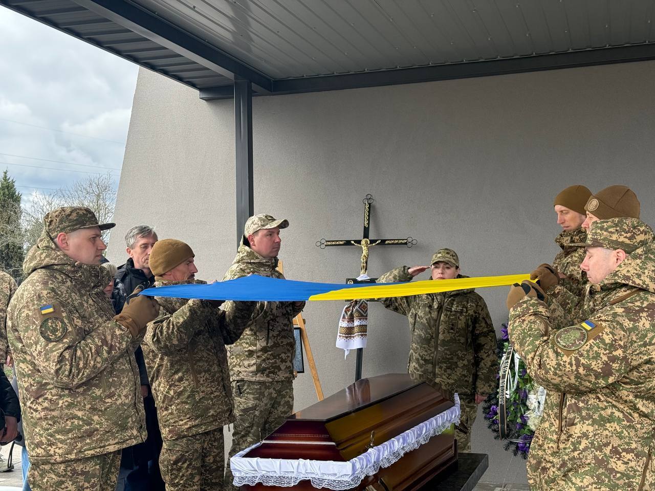 Помер під час евакуації: на Київщині попрощались із 49-річним Героєм. Фото