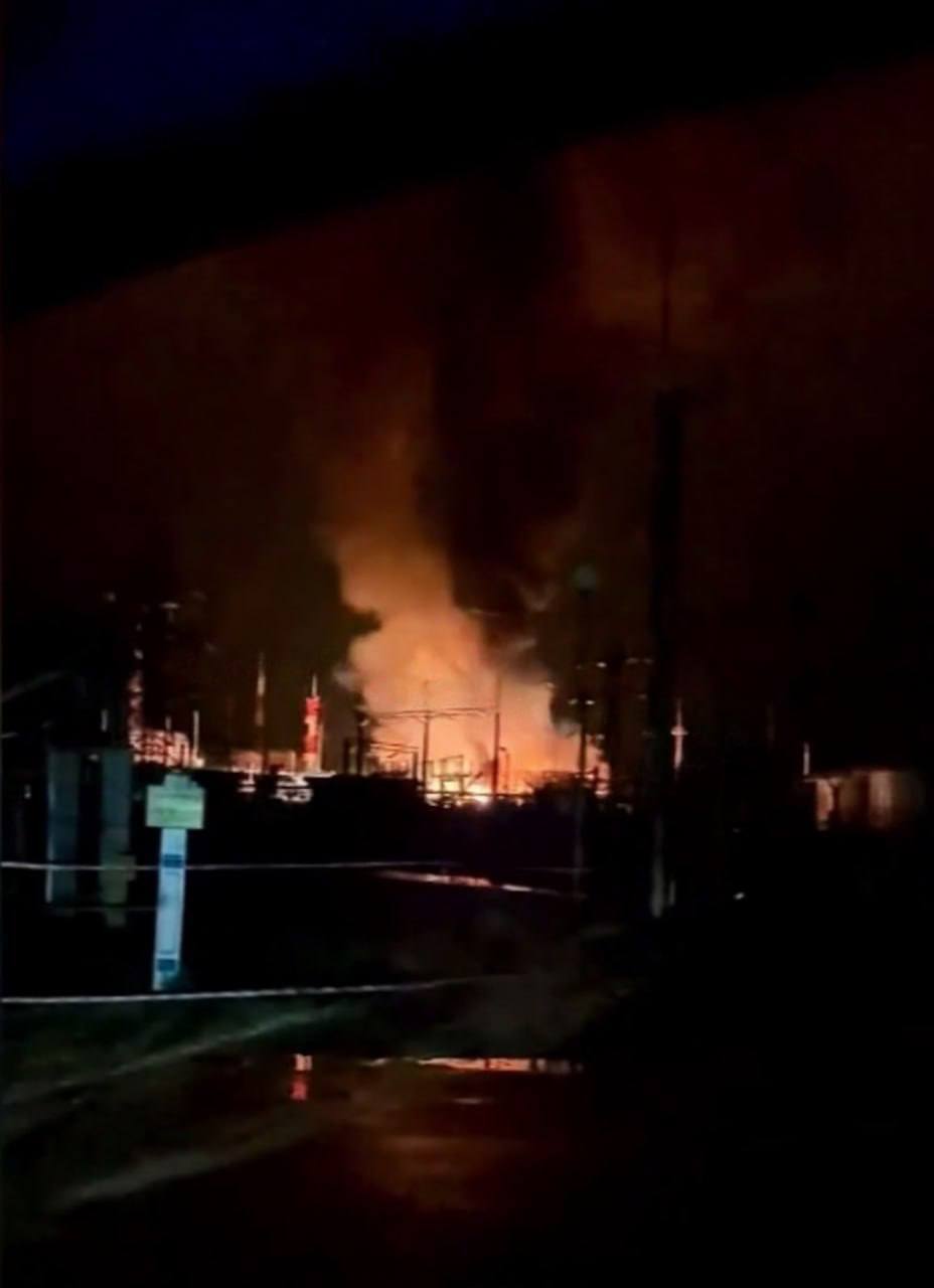 Була серія вибухів: дрони атакували станцію з прокачування нафти у Краснодарському краї. Відео