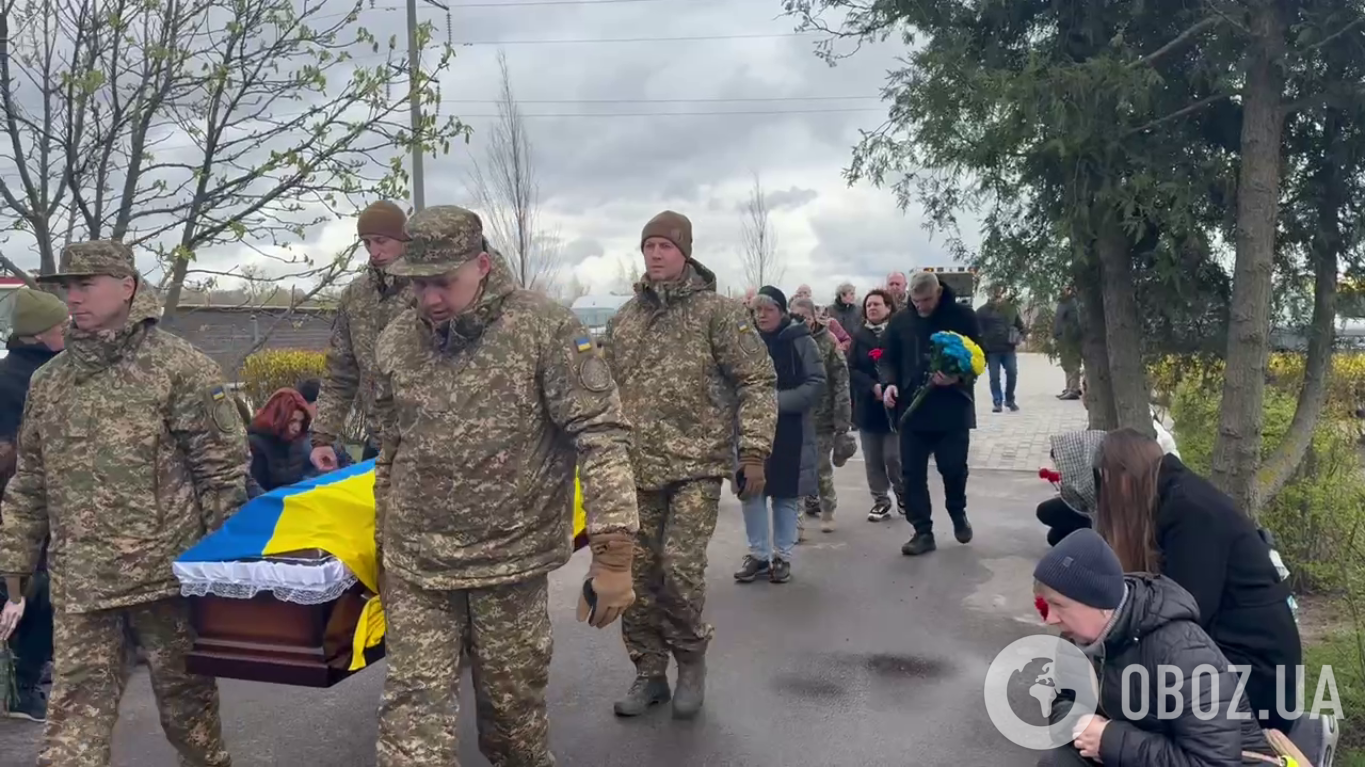 Помер під час евакуації: на Київщині попрощались із 49-річним Героєм. Фото