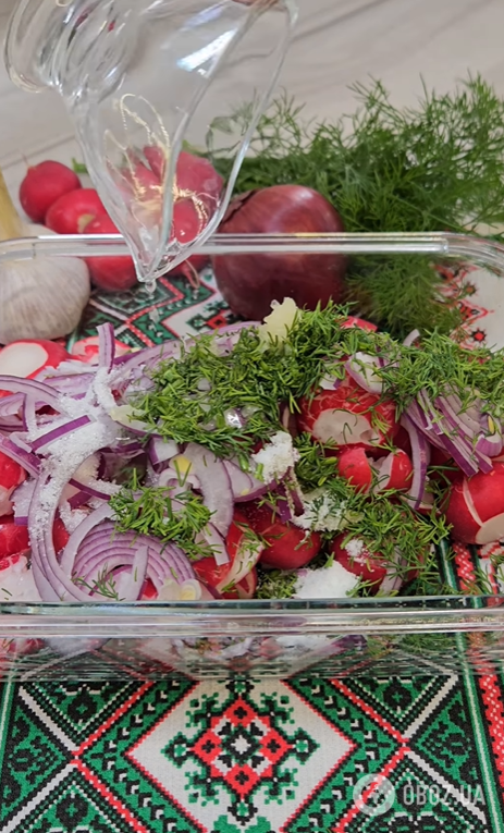 Як приготувати смачну биту редиску: рецепт весняної закуски нашвидкуруч