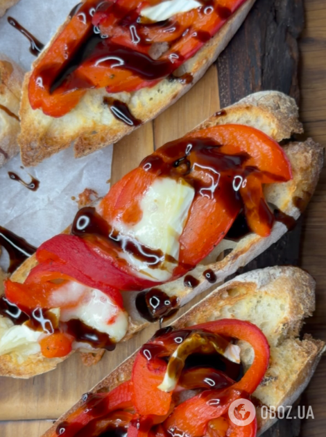 Вишукані брускети із запеченим пеерцем та сиром брі: як приготувати смачну святкову закуску