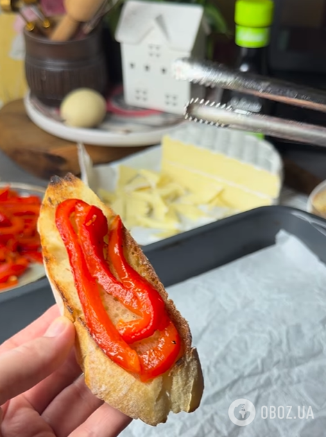 Вишукані брускети із запеченим пеерцем та сиром брі: як приготувати смачну святкову закуску