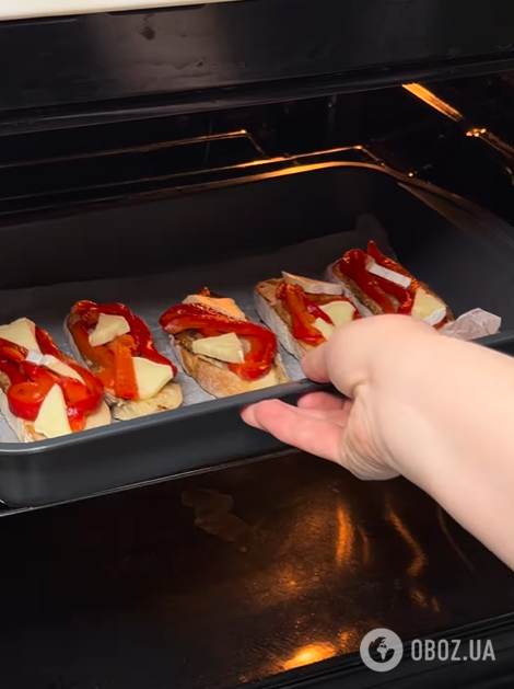 Вишукані брускети із запеченим пеерцем та сиром брі: як приготувати смачну святкову закуску