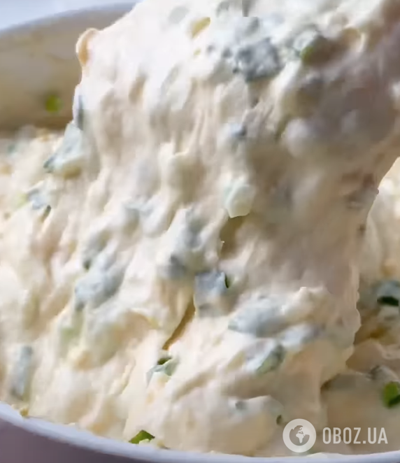 Ліниві смажені пиріжки із зеленою цибулею та вареними яйцями: ділимося рецептом