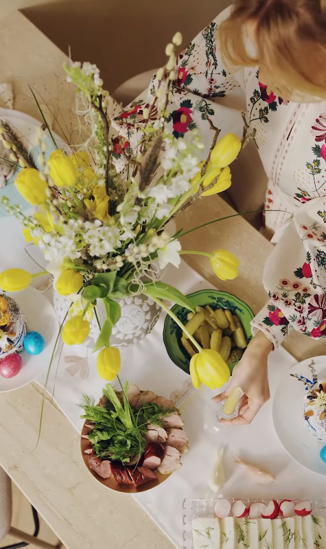 Леся Никитюк поразила сеть "пасхальным" вышитым платьем за 15 тысяч грн. Фото