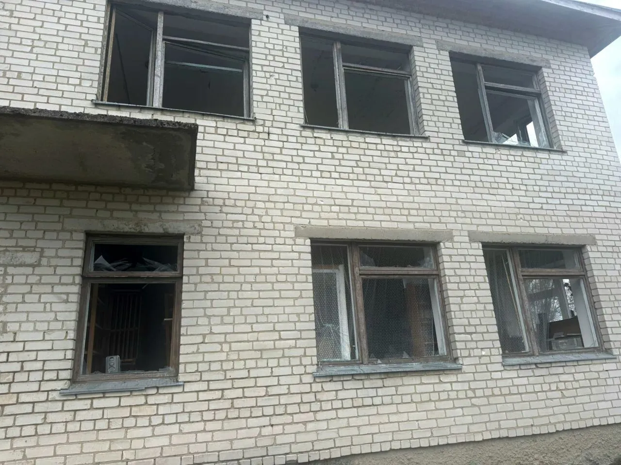 Росія посеред дня запустила десятки дронів по Україні: прогриміли вибухи, є наслідки і постраждалі. Фото (оновлюється)