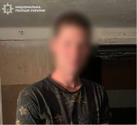 У Києві 18-річний хлопець жорстоко побив жінку арматурою, а потім пограбував. Подробиці та фото