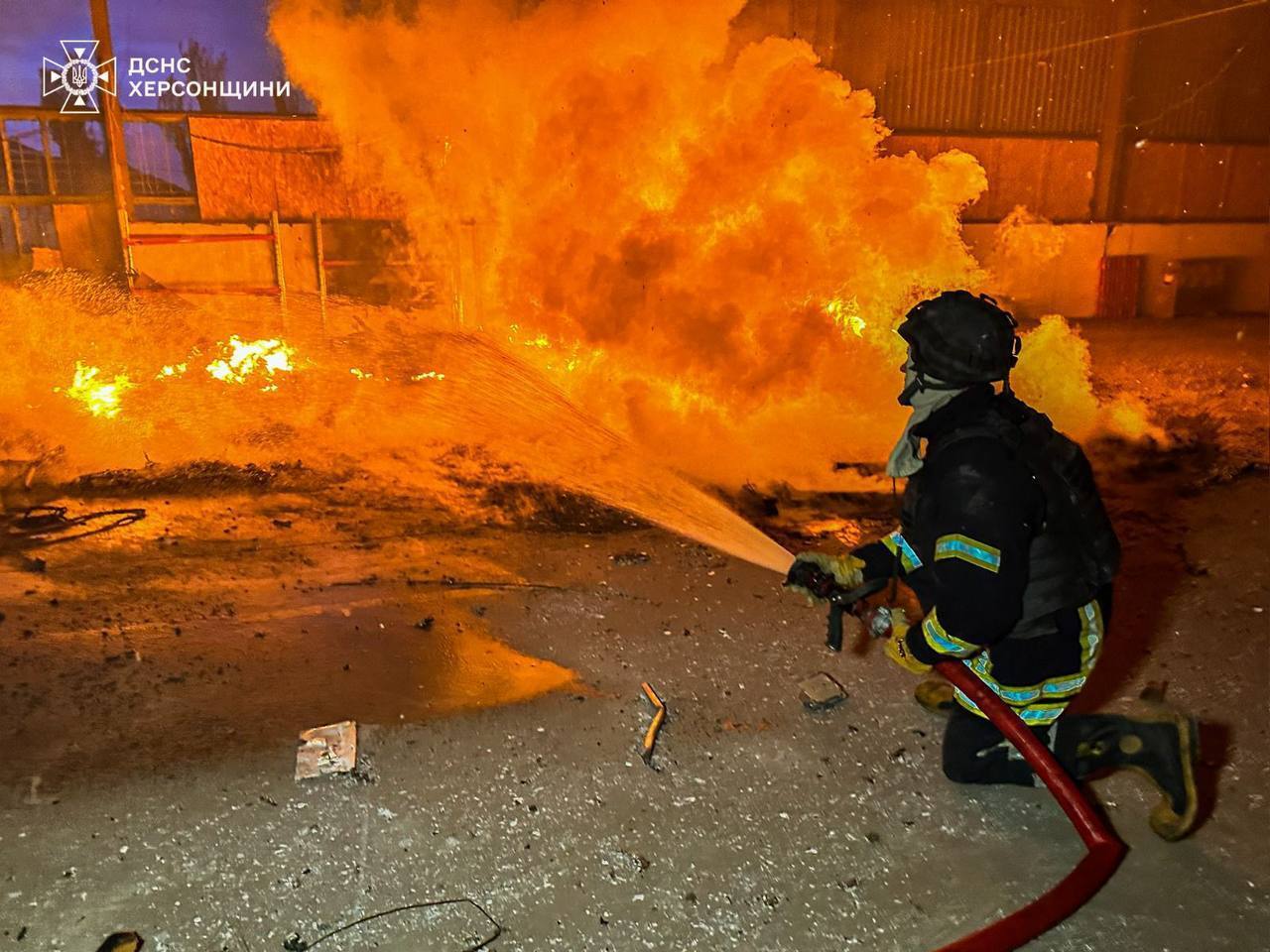 "Цієї ночі росіяни знову воювали проти звичайних багатоповерхівок": Зеленський закликав до санкційного тиску на РФ