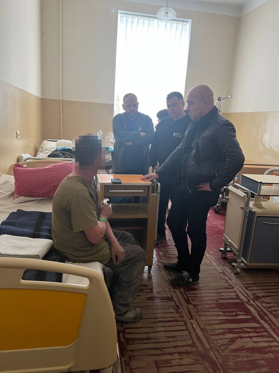 Враг ударил по Тернополю "Шахедами": 12 пострадавших, у людей пропал свет. Фото