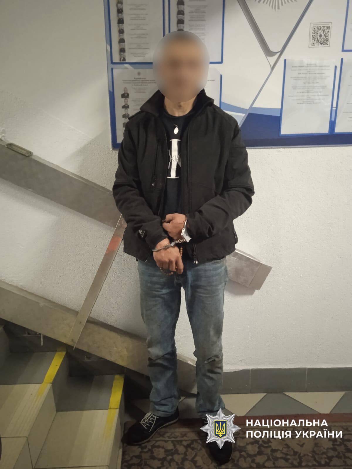 Во Львове мужчина взял в заложники ребенка, чтобы убежать от военнослужащих ТЦК. Фото