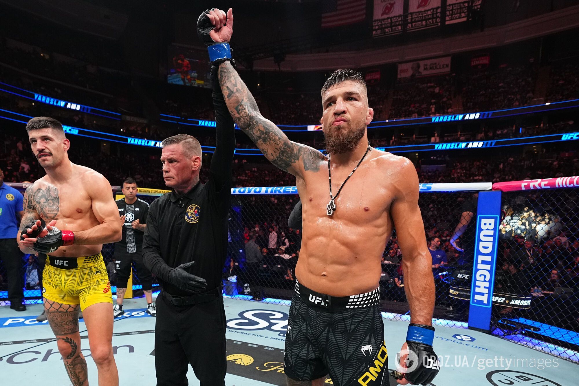 Український чемпіон світу кинув суперника головою в підлогу та ефектно виграв бій у UFC. Відео