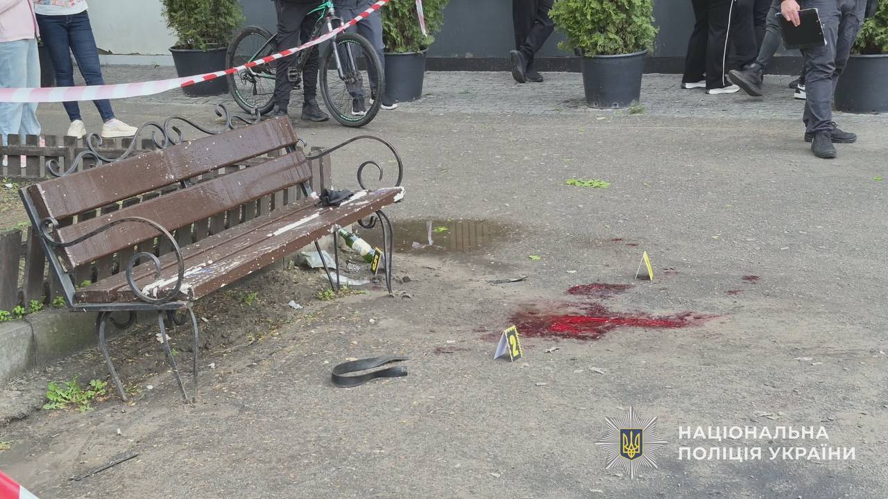 На Сумщине мужчина взорвал гранату и ранил трех полицейских и гражданского: все подробности. Фото 18+