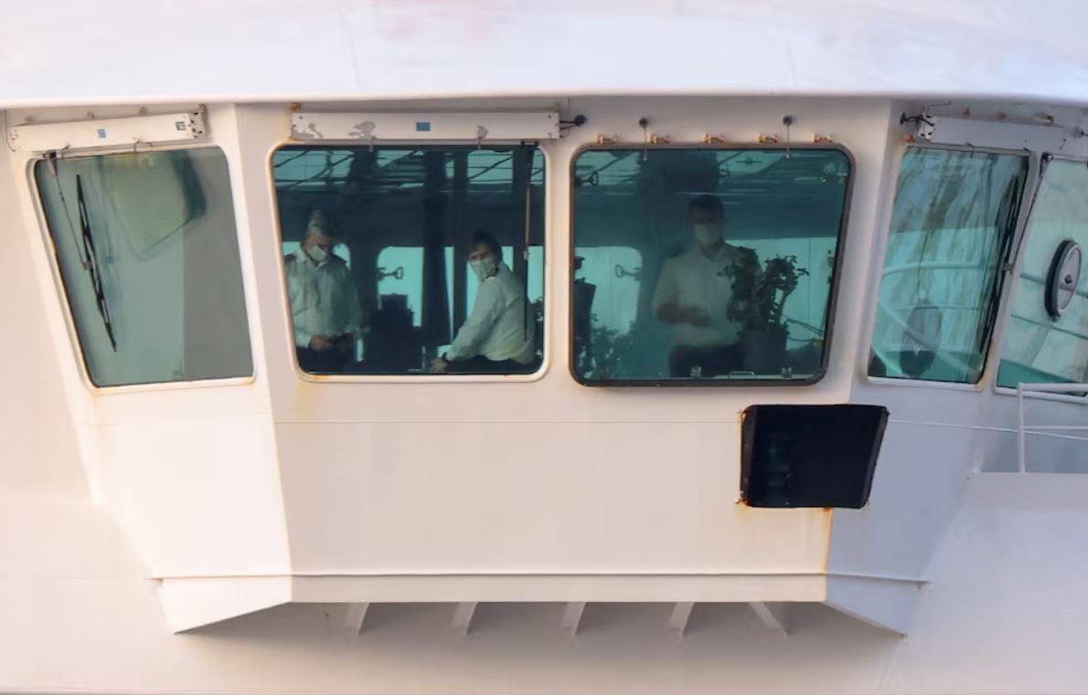 Лайнер MV Hondius, на котором произошла вспышка хантавируса, прибыл на Тенерифе: началась эвакуация пассажиров