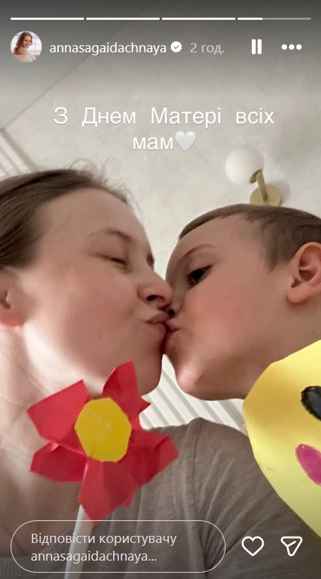 Джамала, Руслана и другие звезды ко Дню матери показали кадры с самыми родными женщинами в жизни. Фото