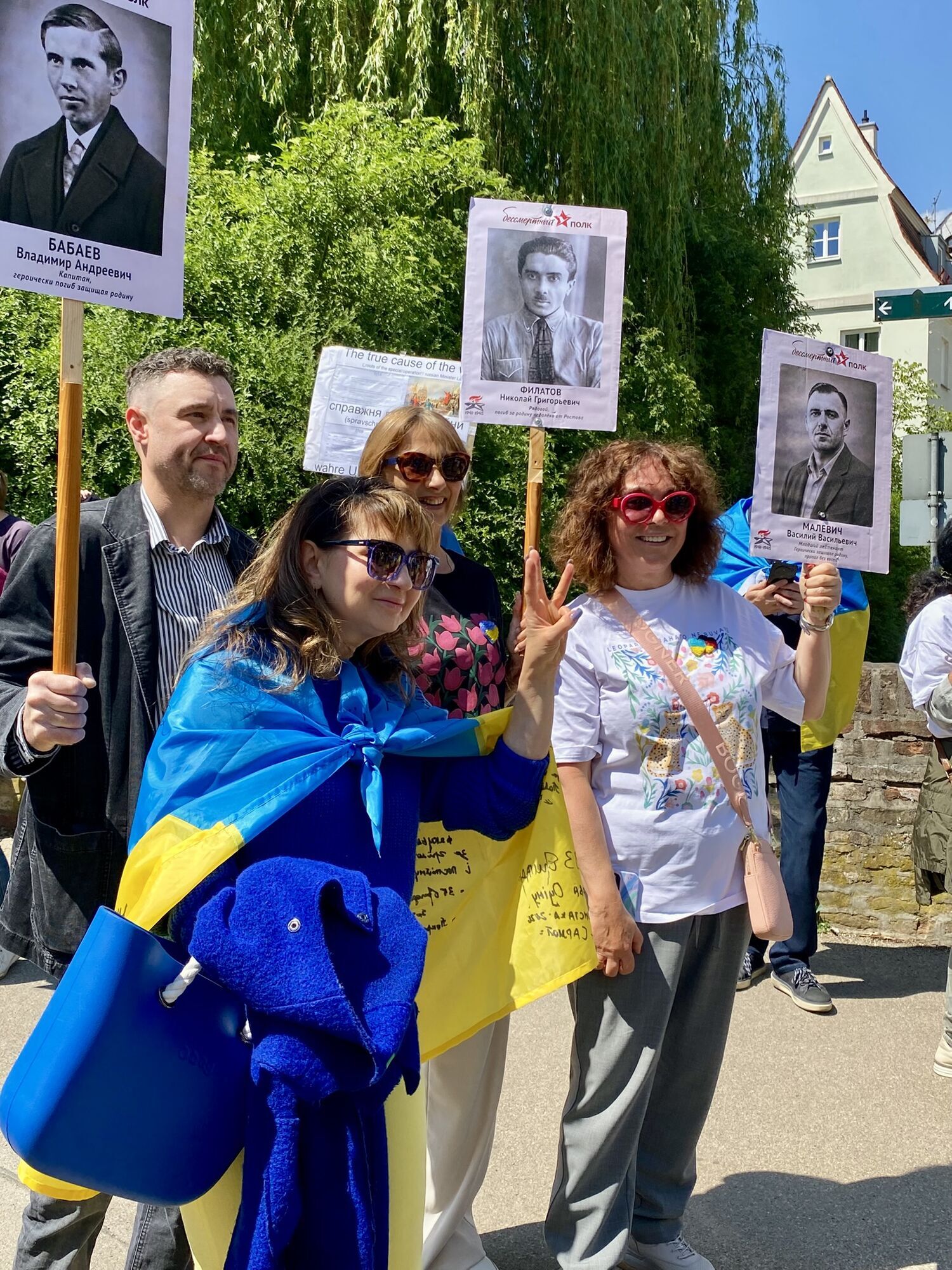 "Це був не просто стьоб": в Аугсбурзі учасники "Безсмертного полку" ходили із портретами Бандери, Хвильового і Малюка. Фото