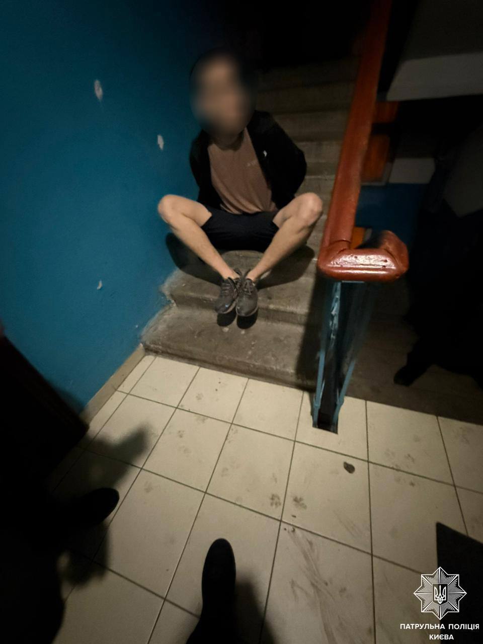 У Києві чоловік навмання стріляв з вікна будинку. Подробиці та фото
