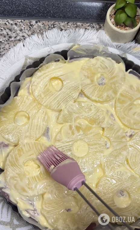 Сочная курица с сыром и ананасами: делимся вкусным рецептом мяса в духовке
