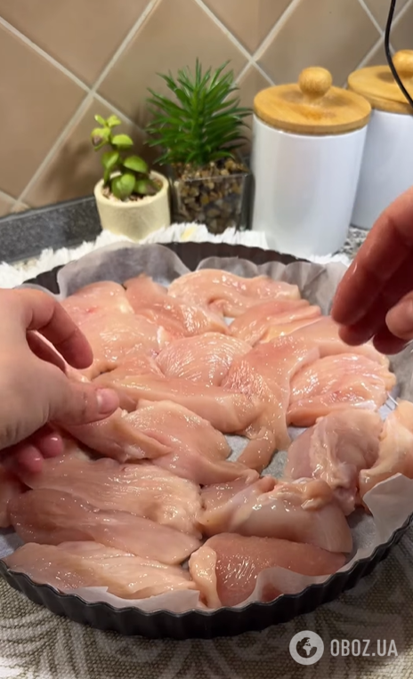 Сочная курица с сыром и ананасами: делимся вкусным рецептом мяса в духовке