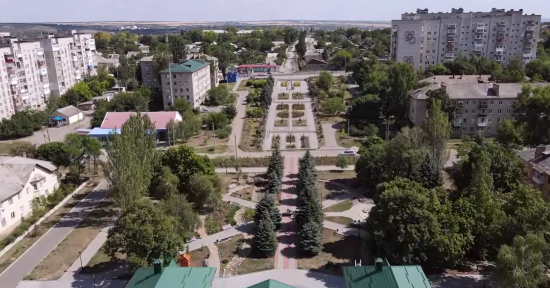 "Две параллельные реальности": в сети показали, как выглядел Бахмут до большой войны и после вторжения России