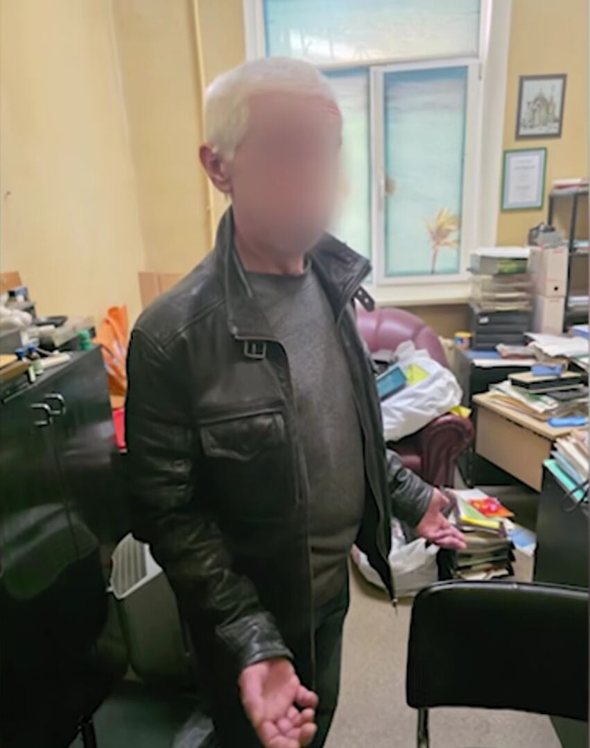 В центре Киева посетитель разбил оборудование кафе и травмировал 20-летнюю баристу. Видео
