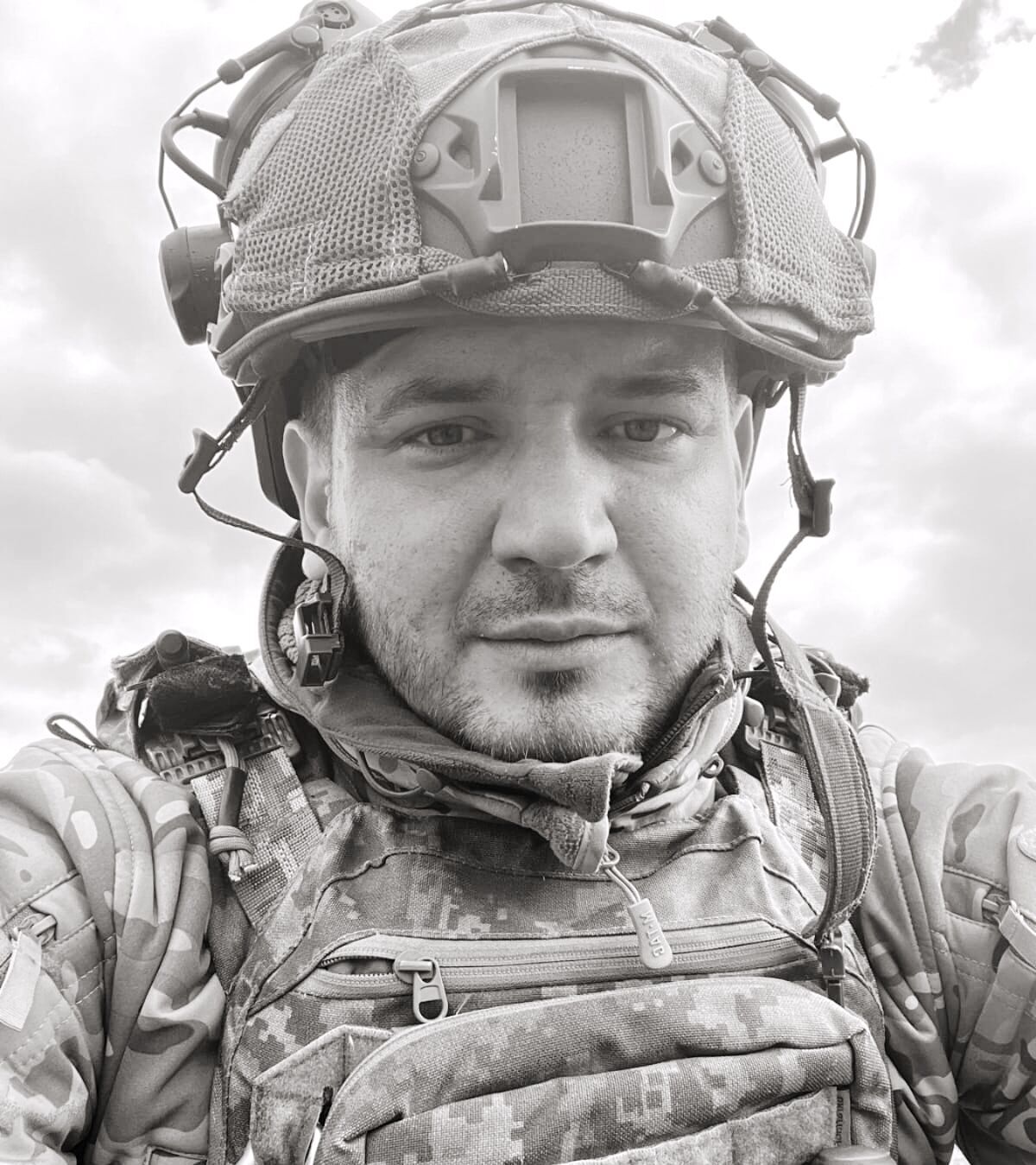 Отдал жизнь за Украину: в Черкассах простились с воином, погибшим на Запорожье. Фото