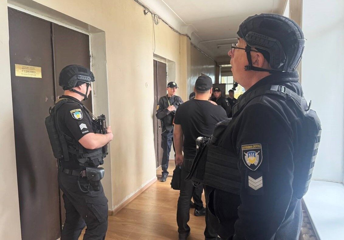 На Кіровоградщині у приміщенні  міськради сталася стрілянина: є поранені