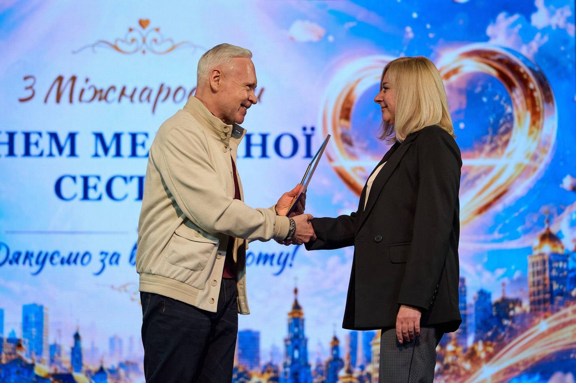 "Людяність рятує не менше, ніж ліки": Терехов привітав медбратів та медсестер з професійним святом
