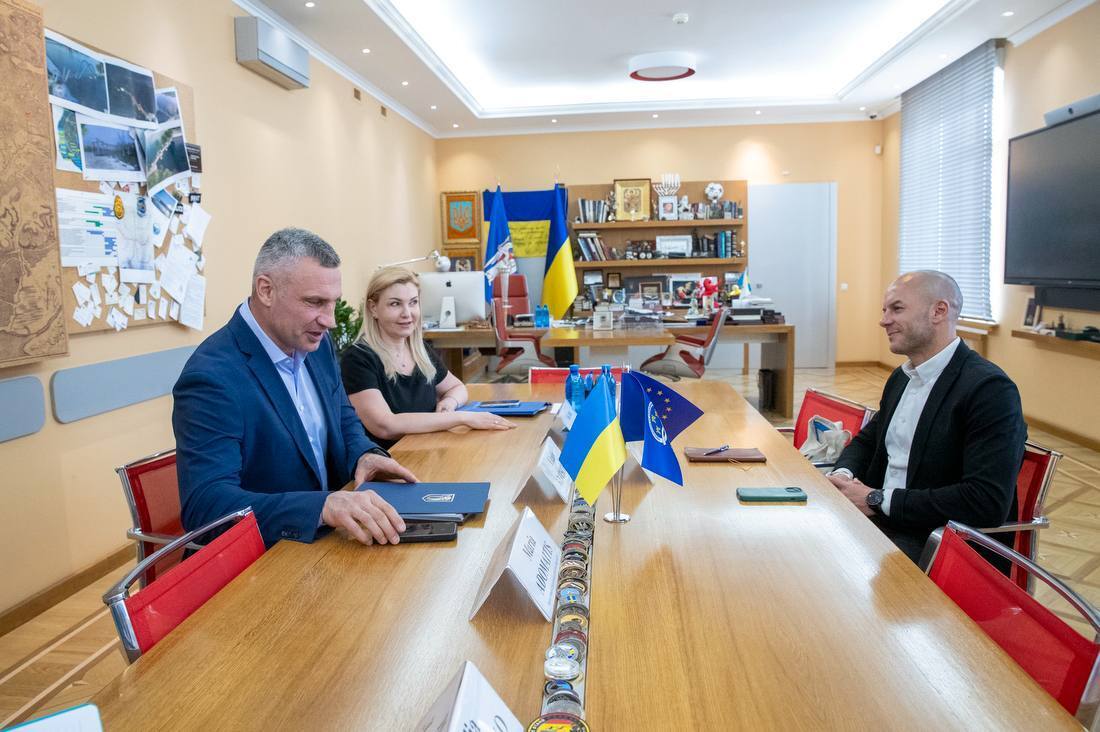 Кличко та Россі обговорили в Києві співпрацю АМУ та CEMR