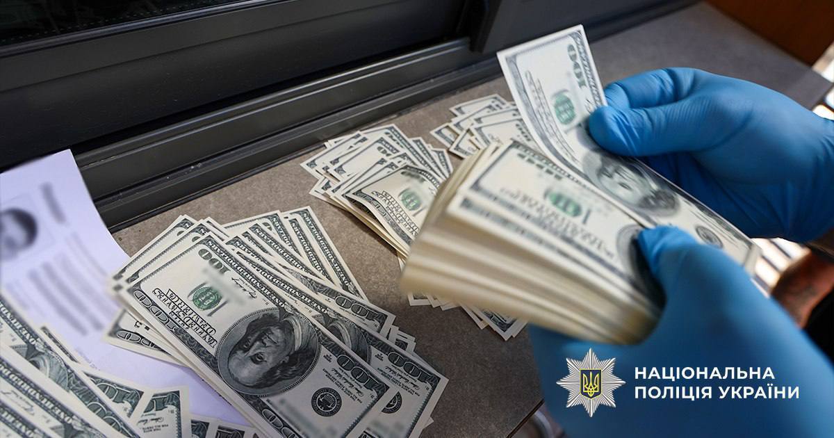 Фальшива хвороба або інвалідність: у Києві на гарячому затримали чоловіка, який заробляв на ухилянтах. Фото та відео