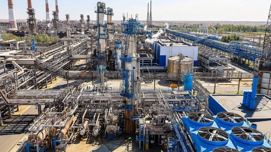 Дроны атаковали Астраханский газоперерабатывающий завод: произошел пожар