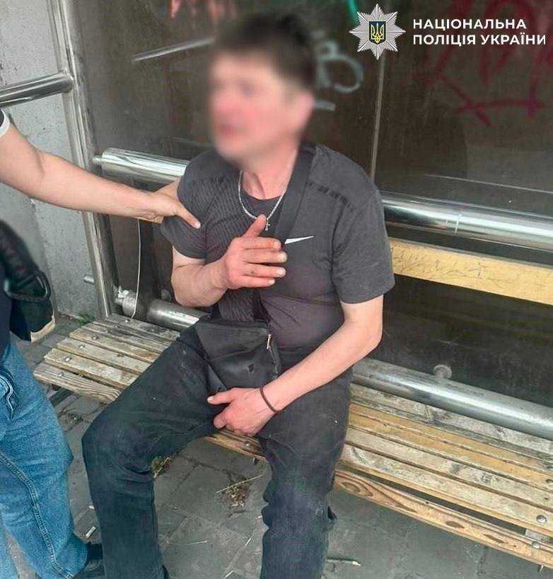 У Києві затримали чоловіка, який розбещував 8-річну дівчинку в туалеті лікарні. Подробиці справи