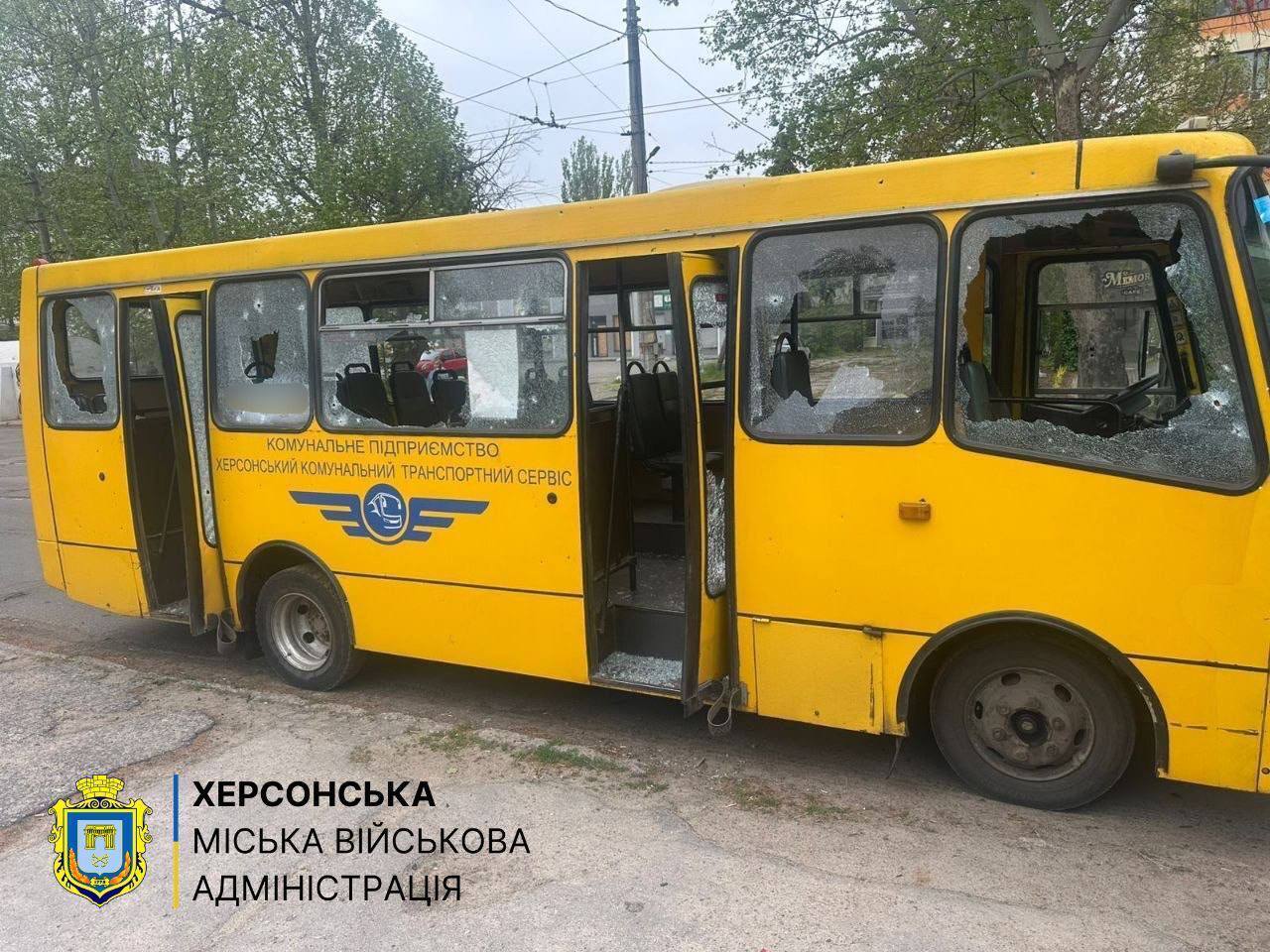 Росія атакувала маршрутку в Херсоні: постраждали дев'ятеро людей. Фото