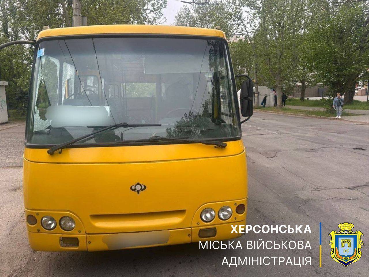 Росія атакувала маршрутку в Херсоні: постраждали дев'ятеро людей. Фото
