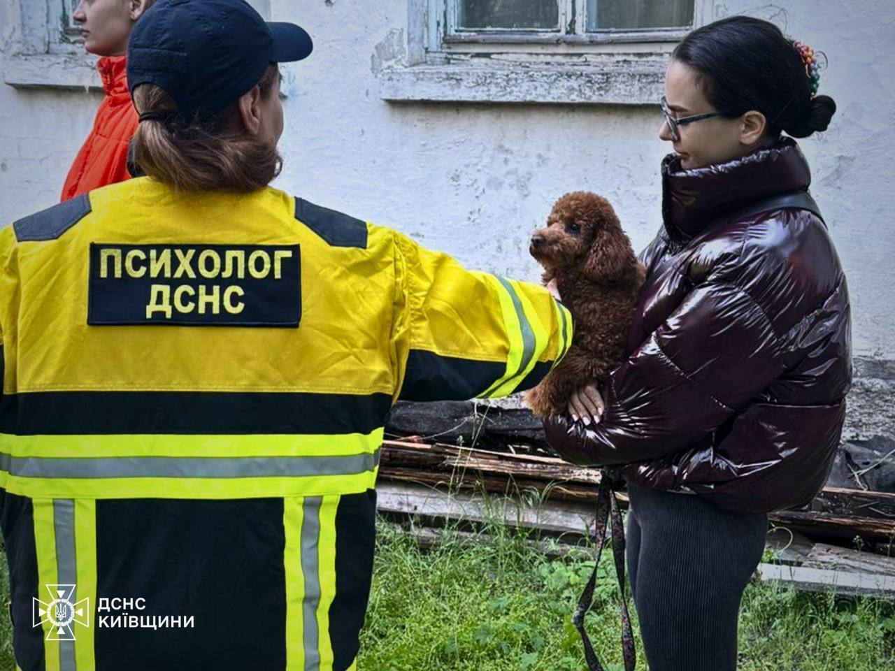 На Київщині внаслідок російської атаки пошкоджено будинки, стались пожежі: є постраждалі. Фото