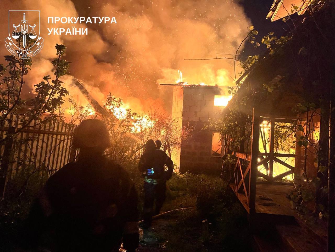 На Киевщине в результате российской атаки повреждены дома, произошли пожары: есть пострадавшие. Фото