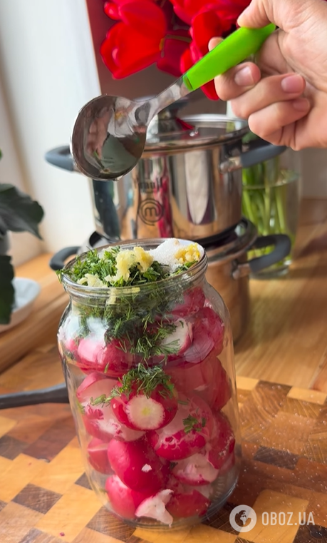 Сочный битый редис с чесноком и укропом: готовится элементарно