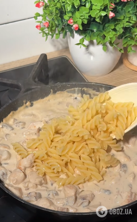 Сытная паста с курицей и грибами: рецепт обеда на сковородке: рецепт обеда на сковородке