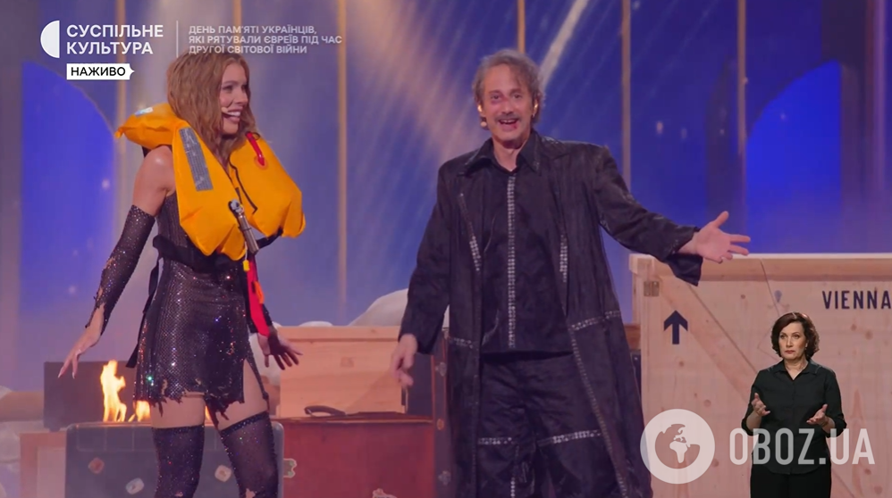 Ведучі ефектно відкрили шоу