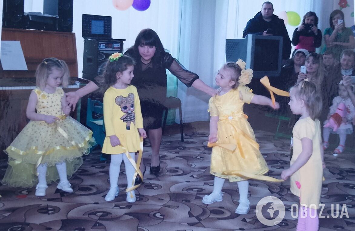 Талант не вбити війною. Вчителька музики, яка виїхала з України та вимушено змінила професію, розчулила мережу грою на фортепіано