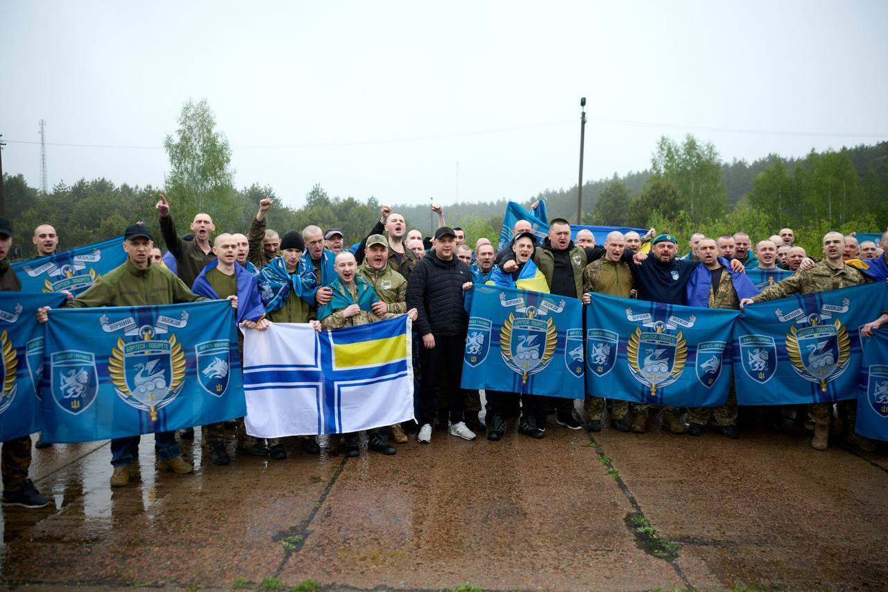 Украина и Россия провели первый этап обмена пленными: среди освобожденных рядовые, сержанты и офицеры. Фото и видео