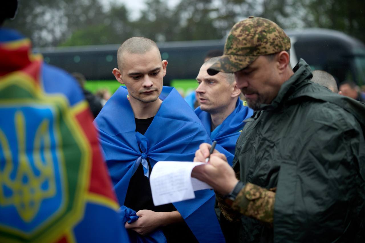 Украина и Россия провели первый этап обмена пленными: среди освобожденных рядовые, сержанты и офицеры. Фото и видео