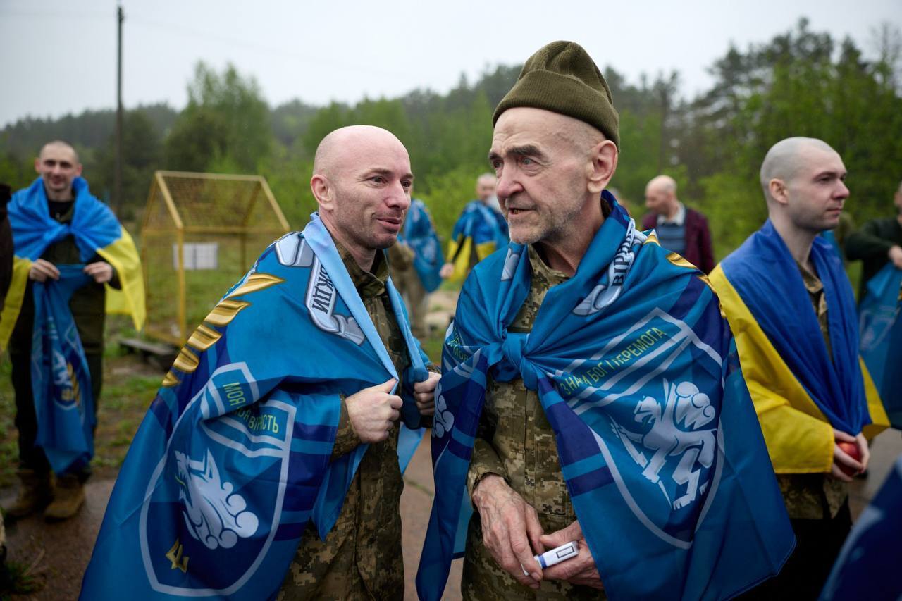 Украина и Россия провели первый этап обмена пленными: среди освобожденных рядовые, сержанты и офицеры. Фото и видео